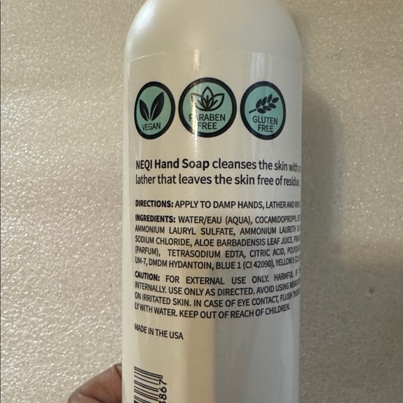Hand Soap with Aloe Vera - White-2 bottles--16 Fl oz / 473 ml e . - Picture 7 of 10